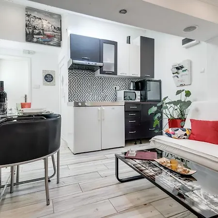 Antonia Apartman *
